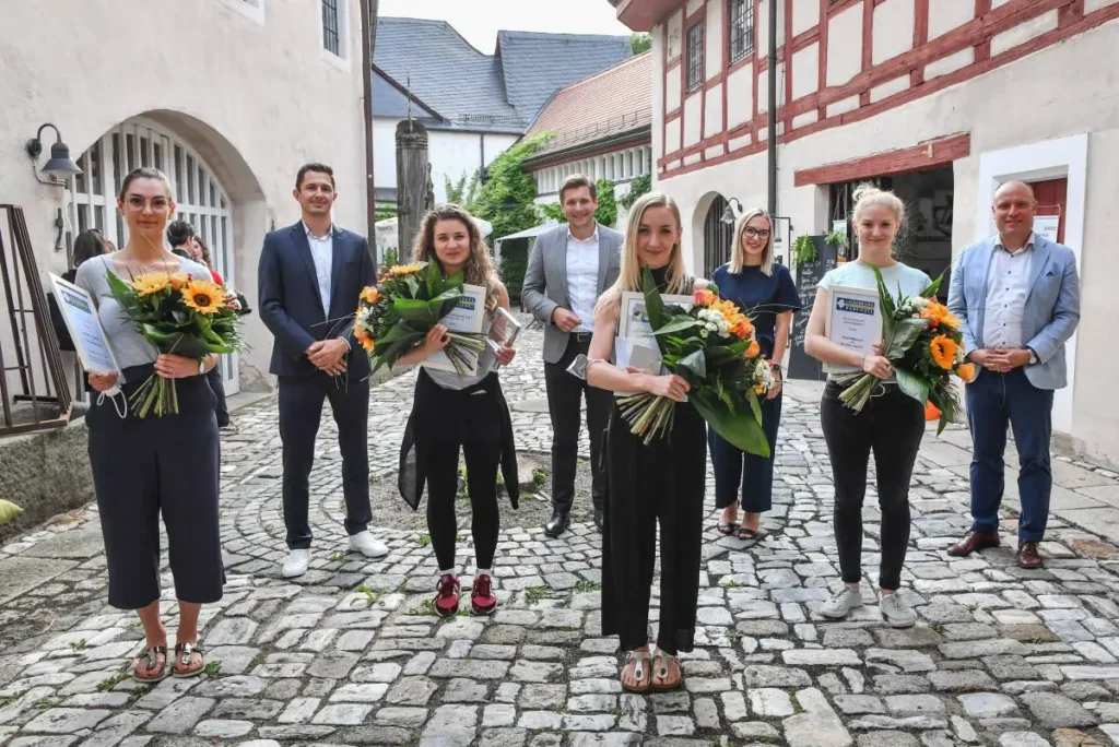 Gruppenfoto Laudatoren und Preisträger 2021