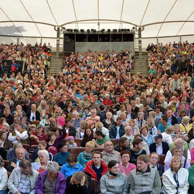 Gefüllter Zuschauerraum